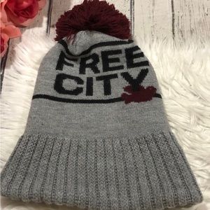 Grey Free City hat knit Pom Pom